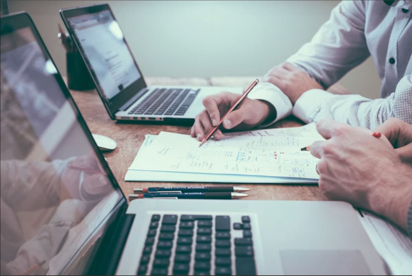Reunião de consultoria técnica em tecnologia